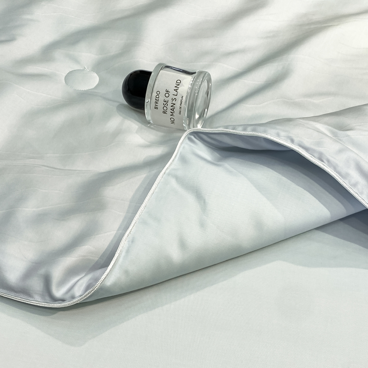 91家纺网 家纺一手货源 找家纺 新方向 2026新款数码印花A类20%蚕丝天丝棉夏被夏凉被空调被四件套-蝶梦 蝶梦-微光蓝