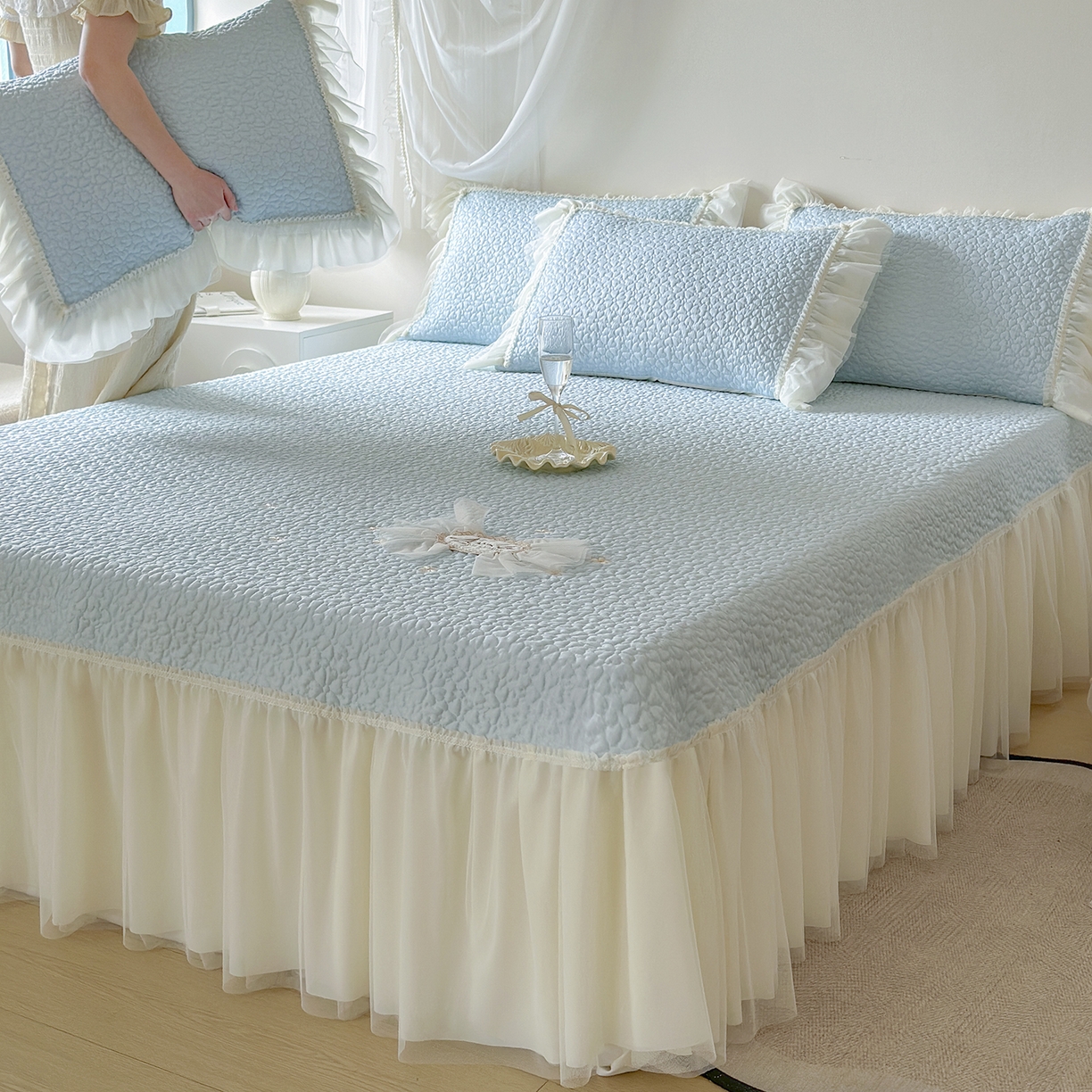 91家纺网 家纺一手货源 找家纺 乐朵家居 2026新款 蜜糖（复合）凉豆豆凉席三件套 浅蓝色