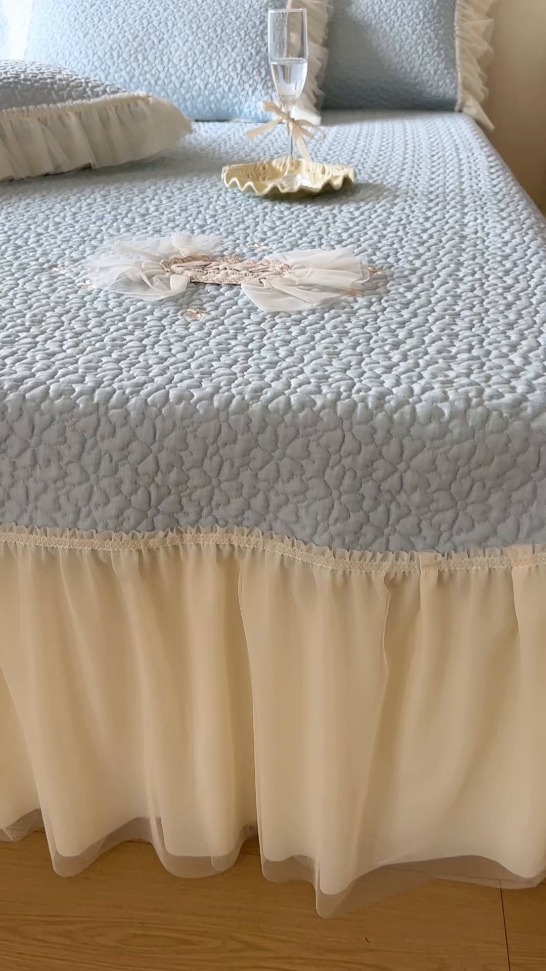 91家纺网 家纺一手货源 找家纺 乐朵家居 2026新款 蜜糖（复合）凉豆豆凉席三件套 浅蓝色