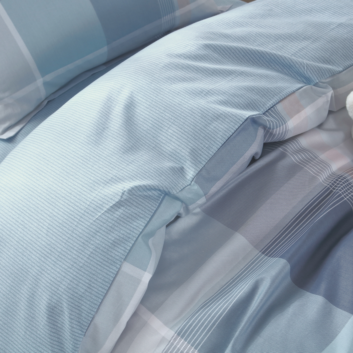 91家纺网 家纺一手货源 找家纺 雅绅阁 13372全棉学生宿舍纯棉三六件套全棉三件套源头工厂常年有货 奔放