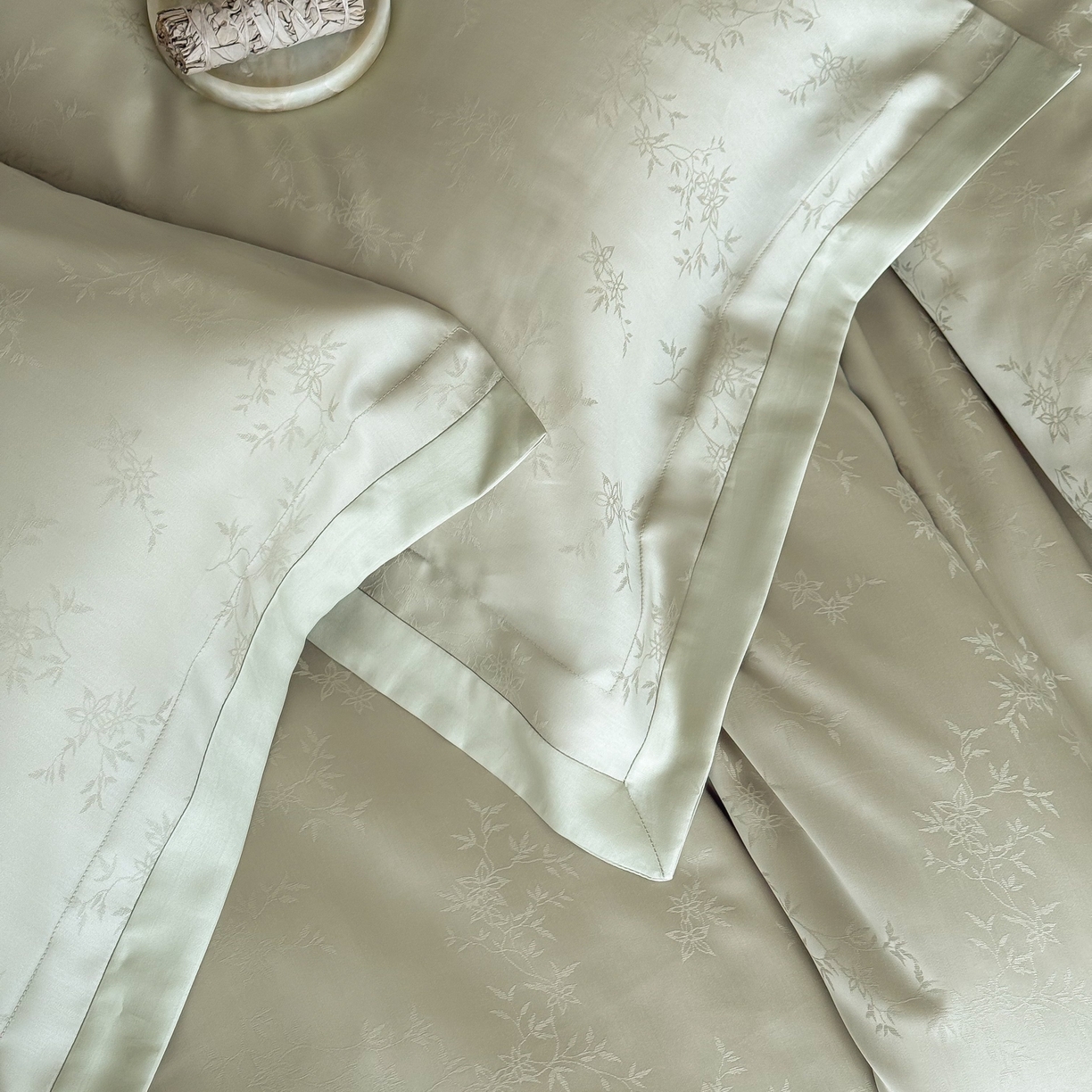 91家纺网 家纺一手货源 找家纺 花时间 2026春夏新款60s兰精天丝染色提花四件套 柒予-春绿