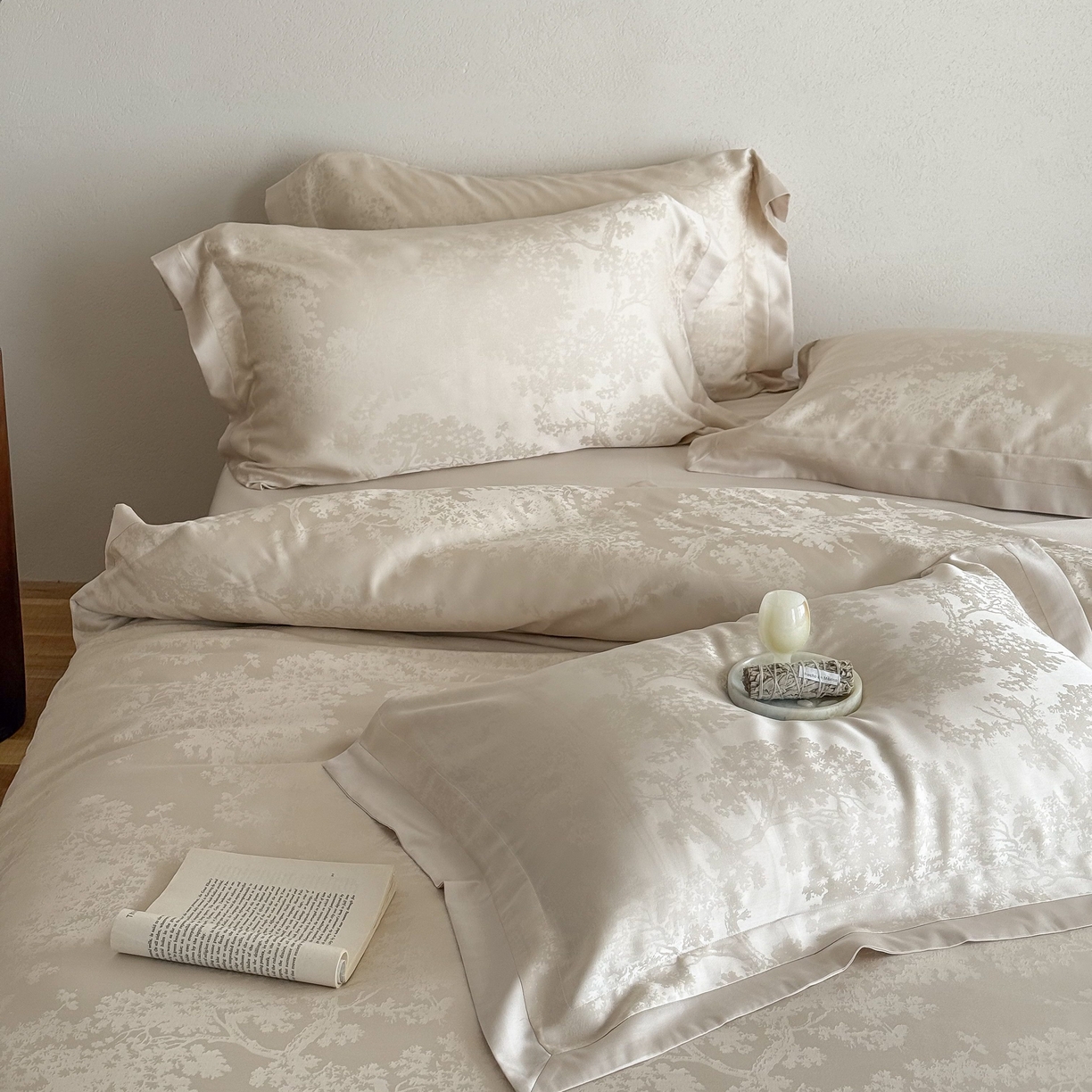 91家纺网 家纺一手货源 找家纺 花时间 2026春夏新款60s兰精天丝染色提花四件套 悠野-香槟