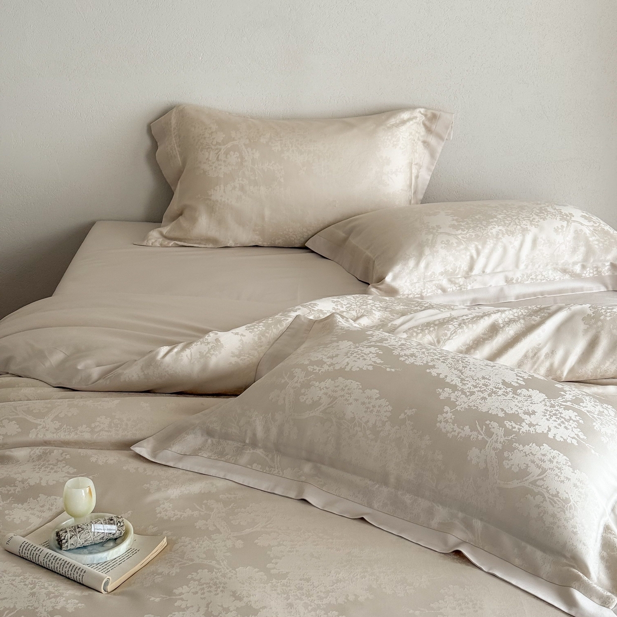 91家纺网 家纺一手货源 找家纺 花时间 2026春夏新款60s兰精天丝染色提花四件套 悠野-香槟