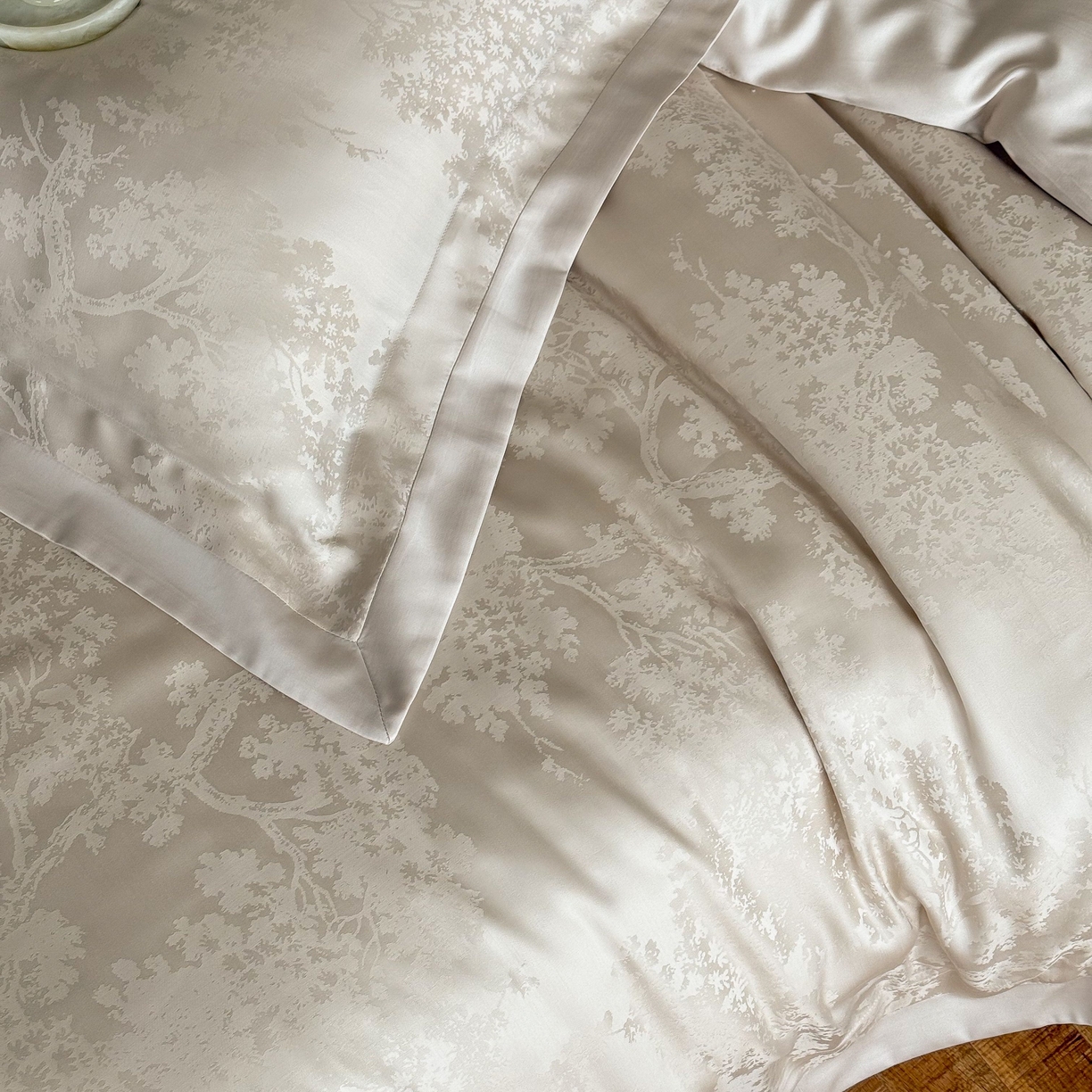 91家纺网 家纺一手货源 找家纺 花时间 2026春夏新款60s兰精天丝染色提花四件套 悠野-香槟