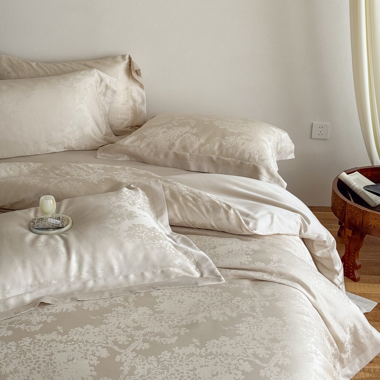 91家纺网 家纺一手货源 找家纺 花时间 2026春夏新款60s兰精天丝染色提花四件套 悠野-香槟