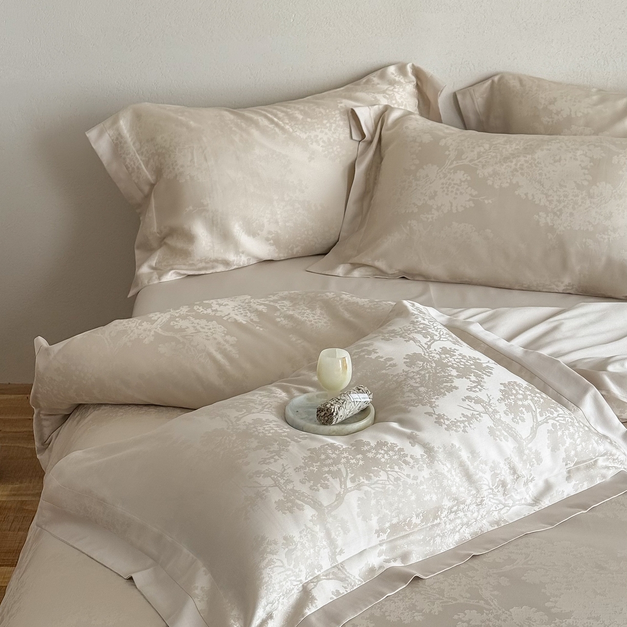 91家纺网 家纺一手货源 找家纺 花时间 2026春夏新款60s兰精天丝染色提花四件套 悠野-香槟