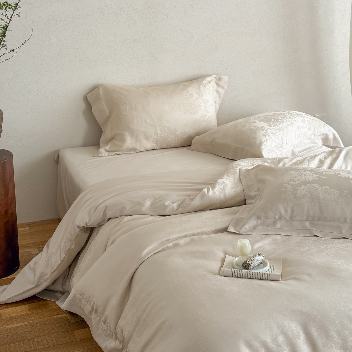 91家纺网 家纺一手货源 找家纺 花时间 2026春夏新款60s兰精天丝染色提花四件套 悠野-香槟