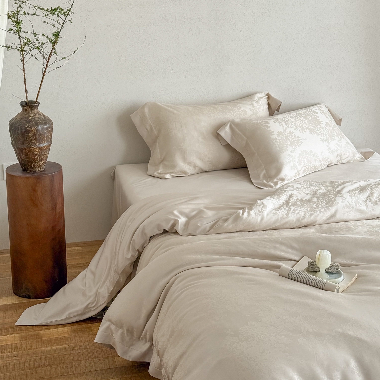 91家纺网 家纺一手货源 找家纺 花时间 2026春夏新款60s兰精天丝染色提花四件套 悠野-香槟