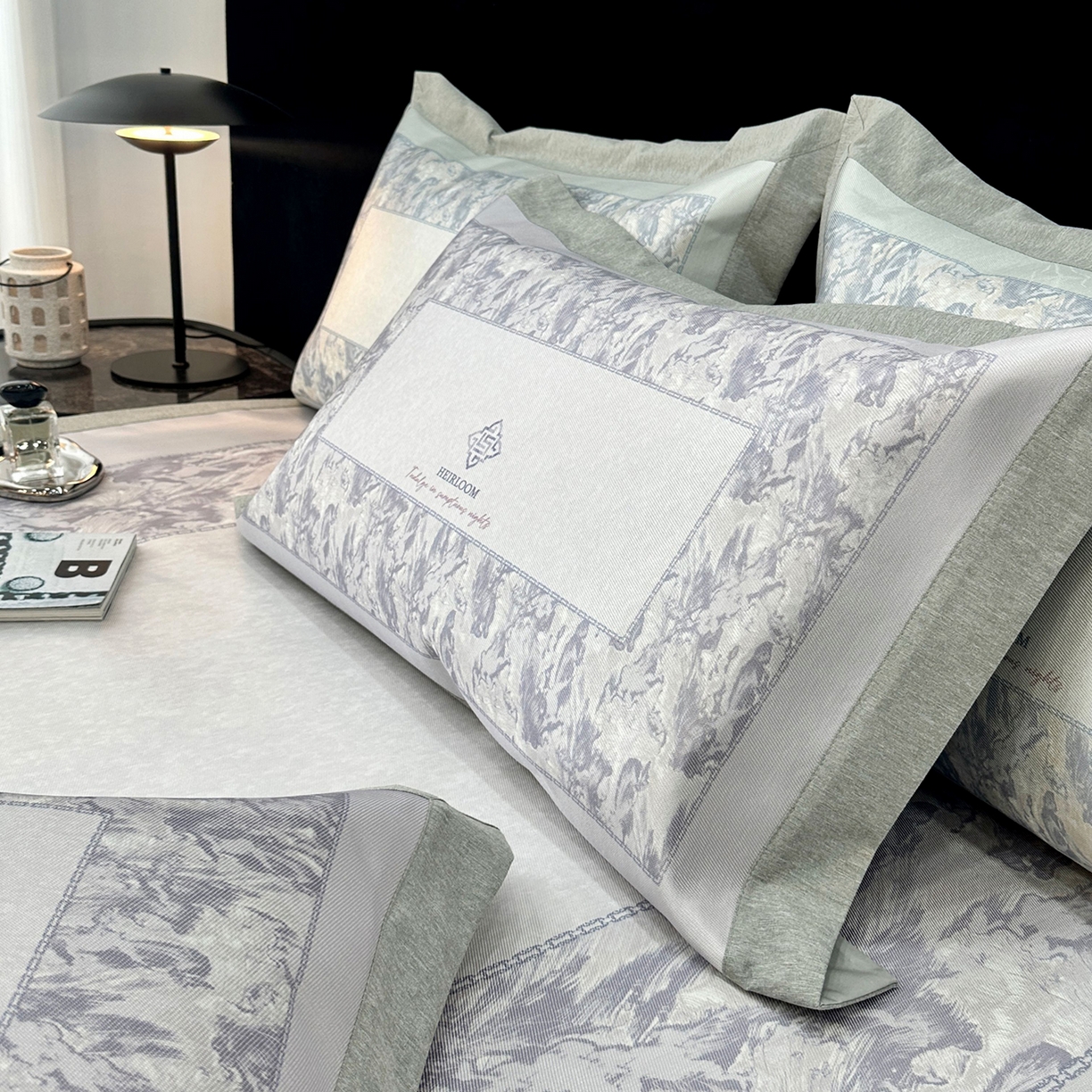 91家纺网 家纺一手货源 找家纺 JUICY 橘滋家纺 2026年夏日新款高端简约意式轻奢数码冰丝席凉席 平席款-流云石琥珀-紫烟