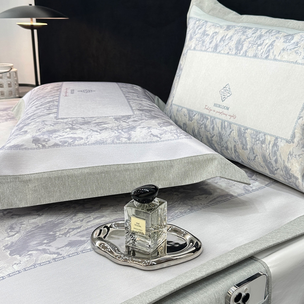 91家纺网 家纺一手货源 找家纺 JUICY 橘滋家纺 2026年夏日新款高端简约意式轻奢数码冰丝席凉席 平席款-流云石琥珀-紫烟