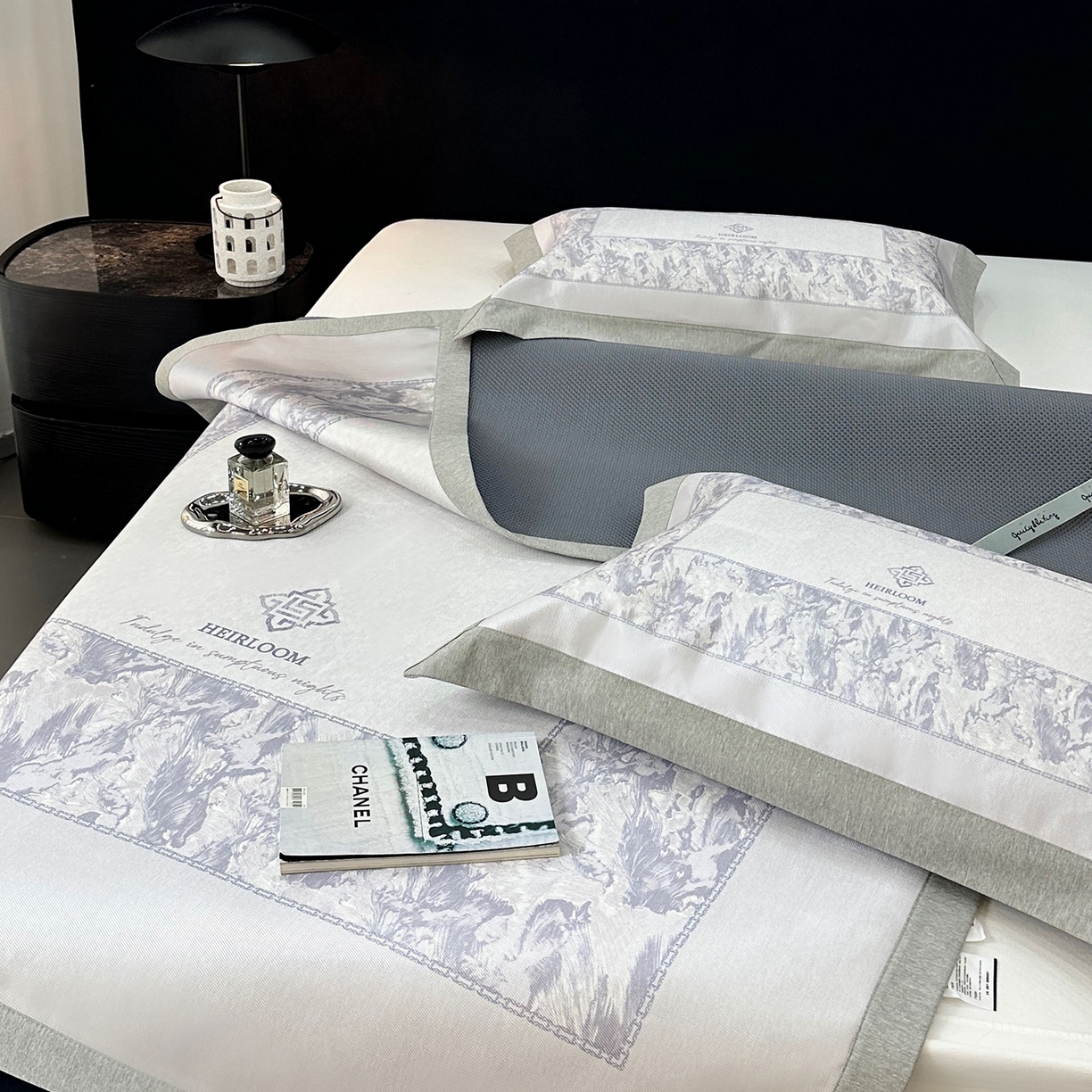 91家纺网 家纺一手货源 找家纺 JUICY 橘滋家纺 2026年夏日新款高端简约意式轻奢数码冰丝席凉席 平席款-流云石琥珀-紫烟