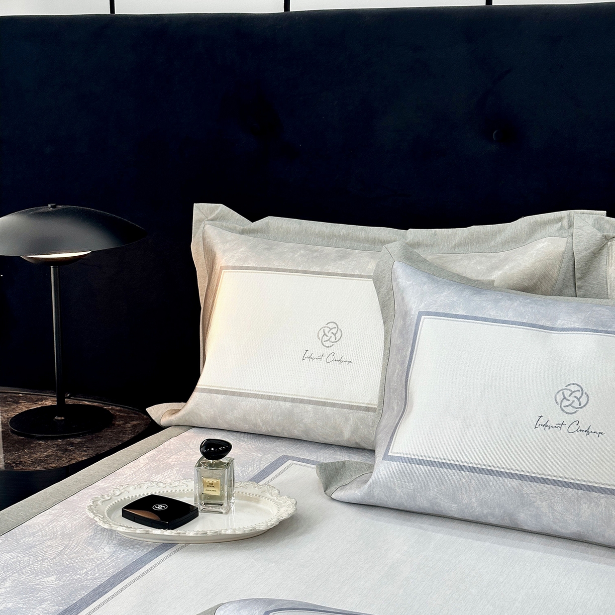 91家纺网 家纺一手货源 找家纺 JUICY 橘滋家纺 2026年夏日新款高端简约意式轻奢数码冰丝席凉席 平席款-时间拓印-灰蓝