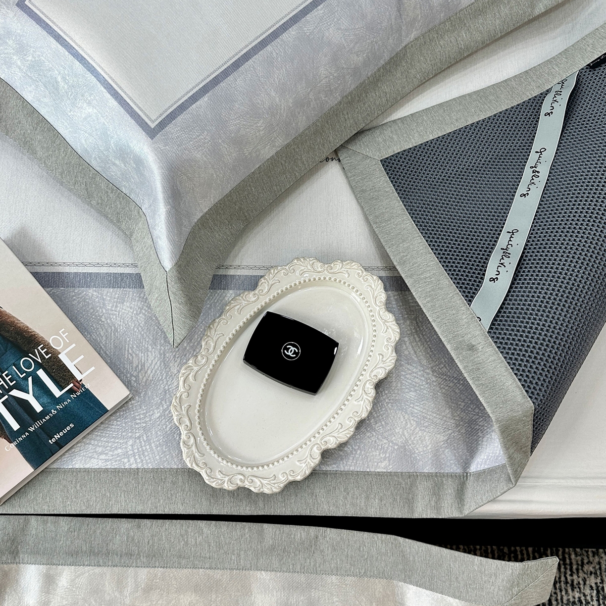 91家纺网 家纺一手货源 找家纺 JUICY 橘滋家纺 2026年夏日新款高端简约意式轻奢数码冰丝席凉席 平席款-时间拓印-灰蓝