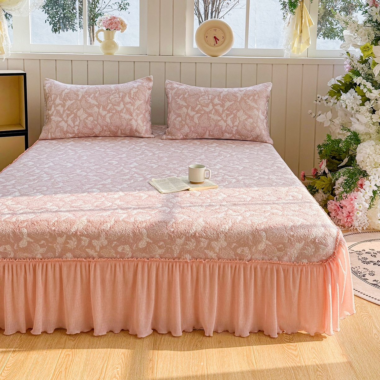 91家纺网 家纺一手货源 找家纺 女子家纺 2026新款A类凉豆豆凉感双面提花床裙款凉席席子-蝶舞花间系列 蝶舞花间-柔和粉