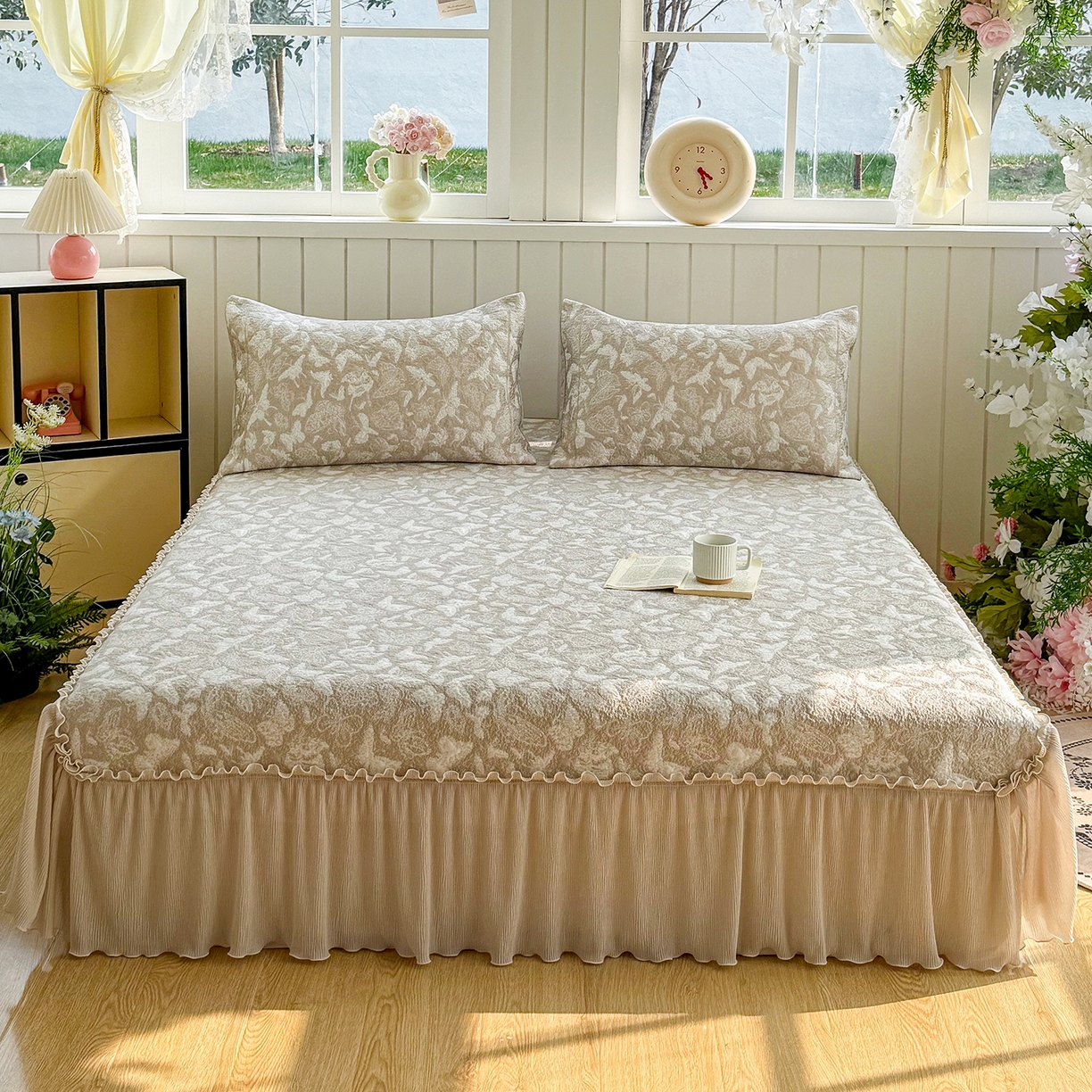 91家纺网 家纺一手货源 找家纺 女子家纺 2026新款A类凉豆豆凉感双面提花床裙款凉席席子-蝶舞花间系列 蝶舞花间-香槟金