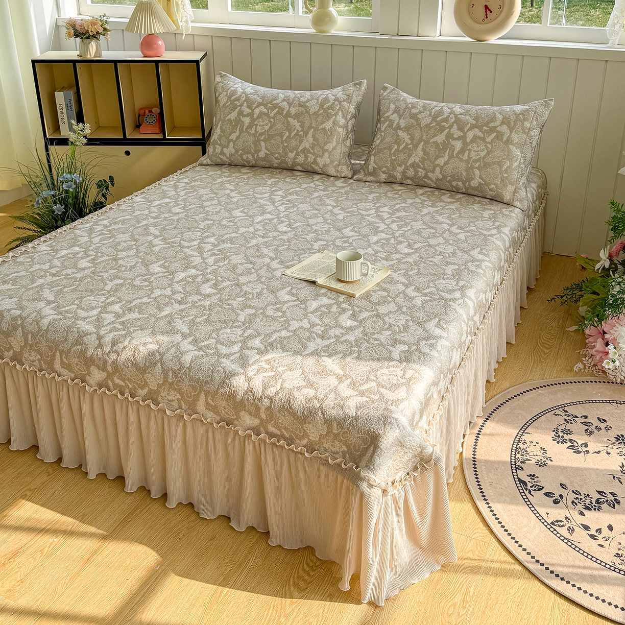 91家纺网 家纺一手货源 找家纺 女子家纺 2026新款A类凉豆豆凉感双面提花床裙款凉席席子-蝶舞花间系列 蝶舞花间-香槟金