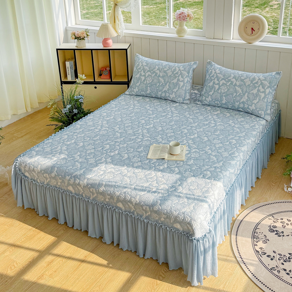 91家纺网 家纺一手货源 找家纺 女子家纺 2026新款A类凉豆豆凉感双面提花床裙款凉席席子-蝶舞花间系列 蝶舞花间-天空蓝