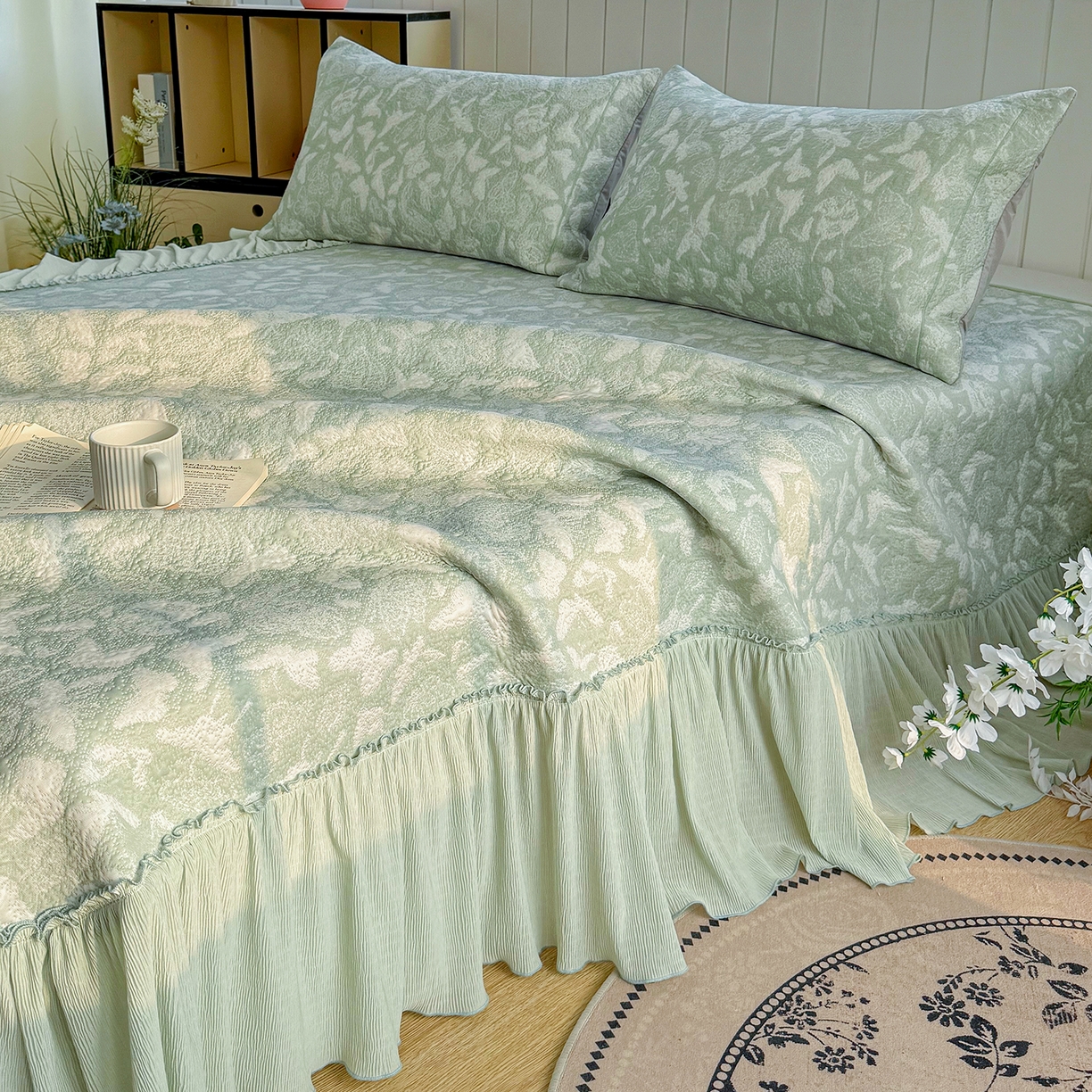 91家纺网 家纺一手货源 找家纺 女子家纺 2026新款A类凉豆豆凉感双面提花床裙款凉席席子-蝶舞花间系列 蝶舞花间-优雅绿