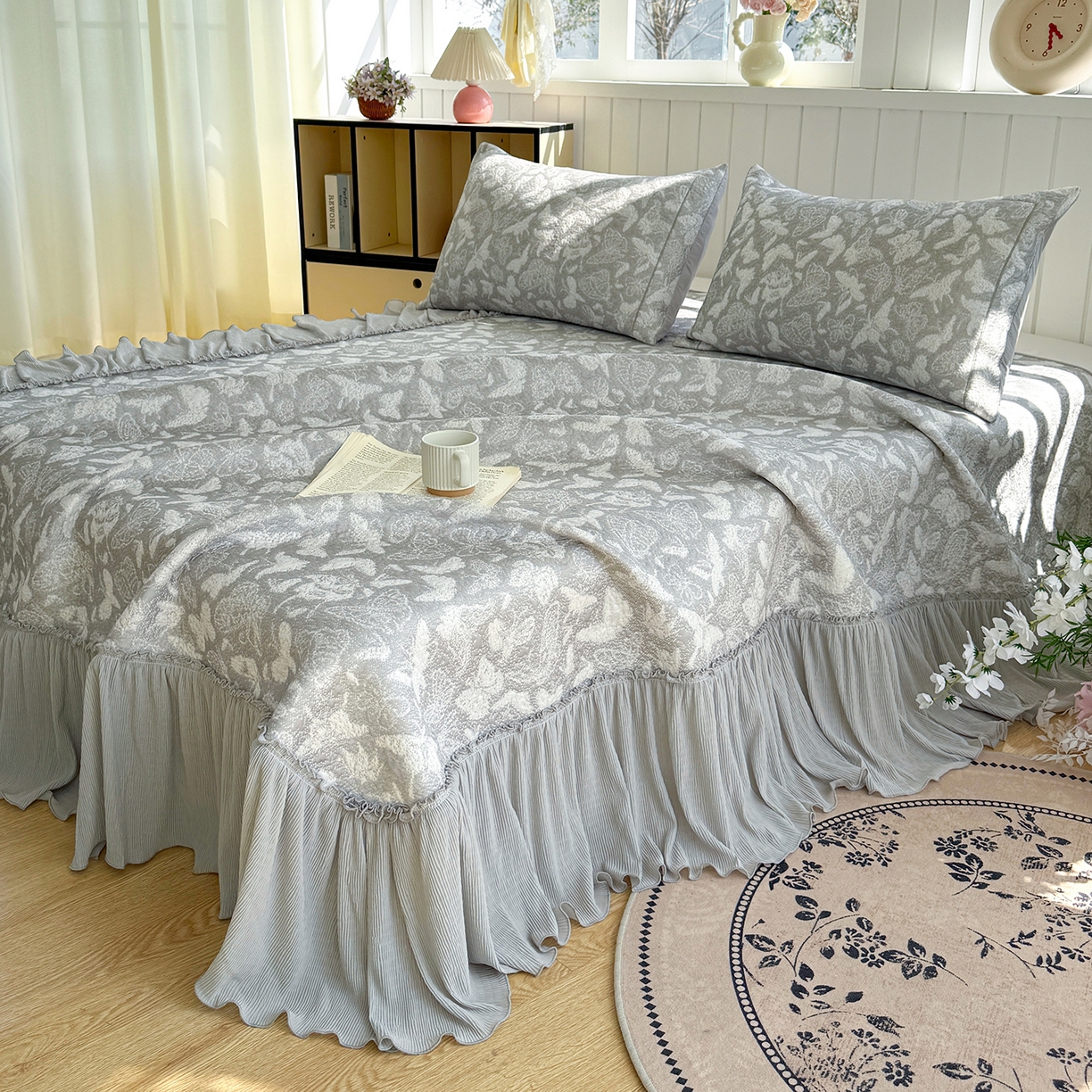 91家纺网 家纺一手货源 找家纺 （总）女子家纺 2026新款A类凉豆豆凉感双面提花床裙款凉席席子-蝶舞花间系列