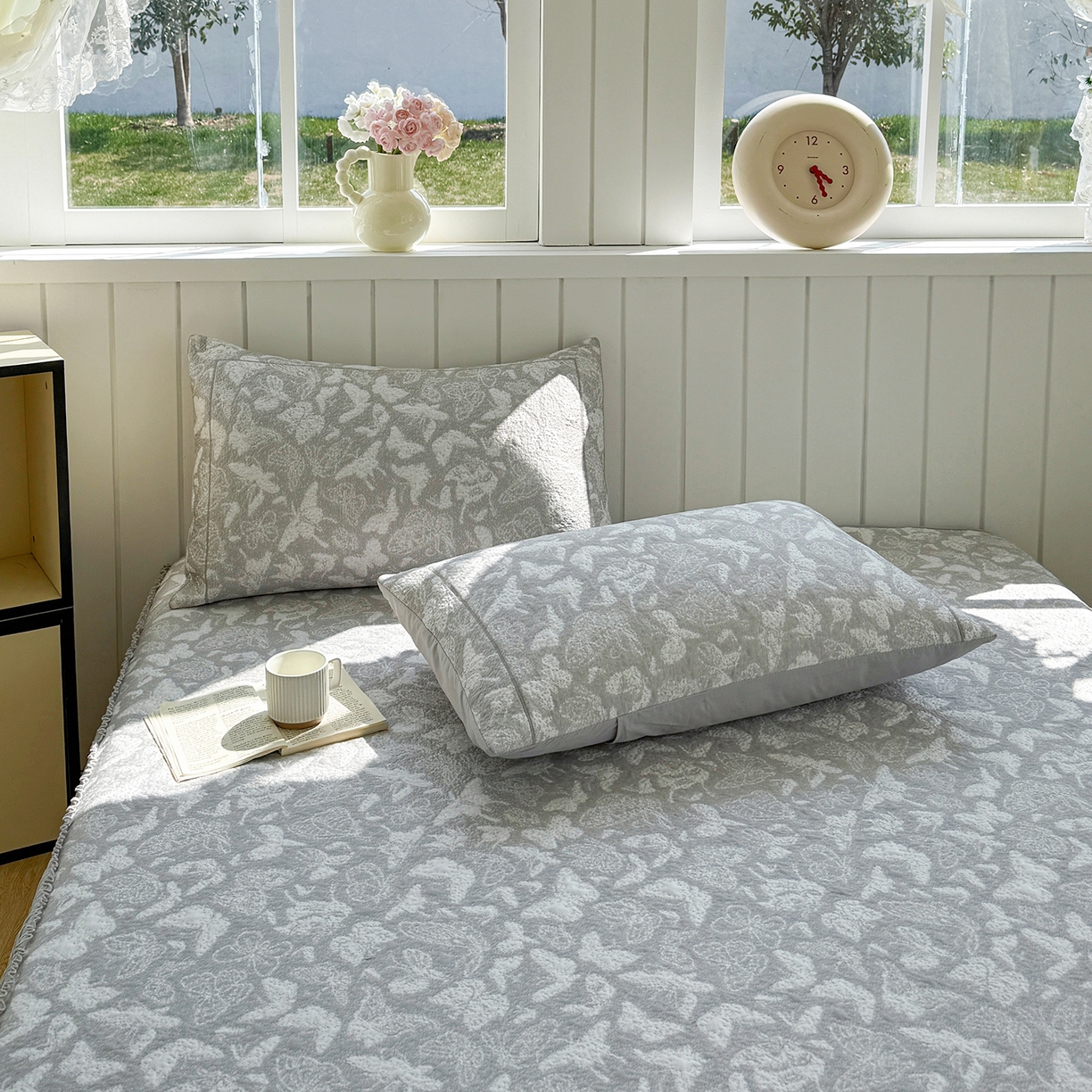 91家纺网 家纺一手货源 找家纺 （总）女子家纺 2026新款A类凉豆豆凉感双面提花床裙款凉席席子-蝶舞花间系列