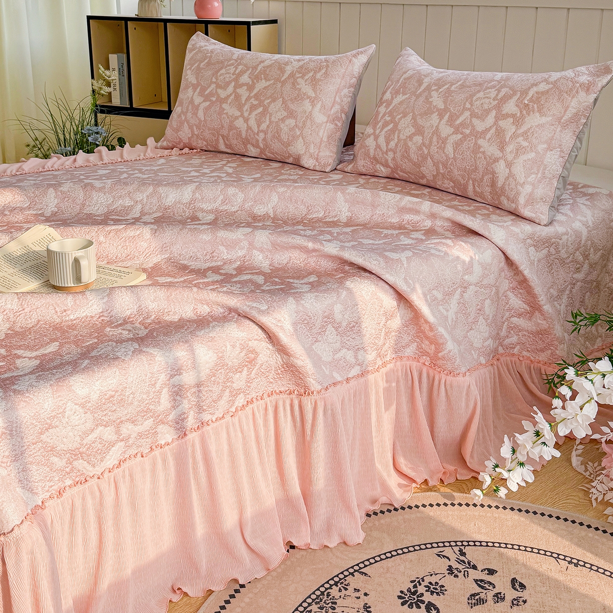 91家纺网 家纺一手货源 找家纺 女子家纺 2026新款A类凉豆豆凉感双面提花床裙款凉席席子-蝶舞花间系列 蝶舞花间-柔和粉