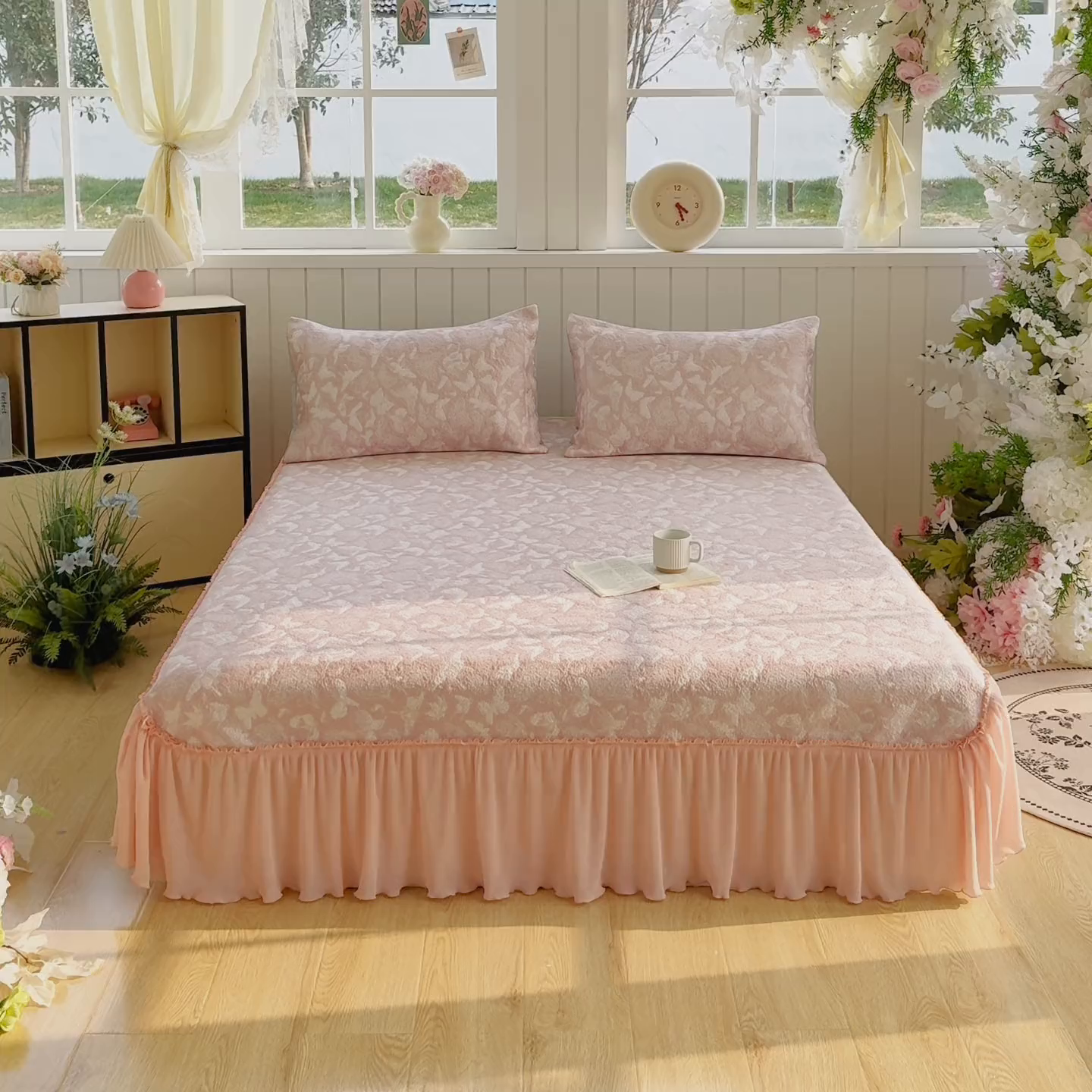 91家纺网 家纺一手货源 找家纺 女子家纺 2026新款A类凉豆豆凉感双面提花床裙款凉席席子-蝶舞花间系列 蝶舞花间-柔和粉