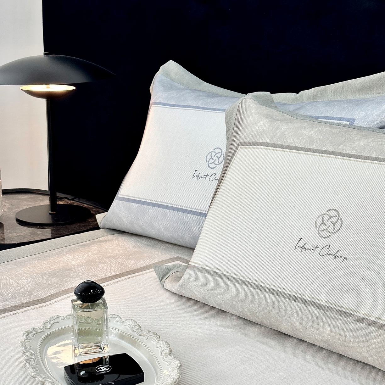 91家纺网 家纺一手货源 找家纺 JUICY 橘滋家纺 2026年夏日新款高端简约意式轻奢数码冰丝席凉席 平席款-时间拓印-浅驼