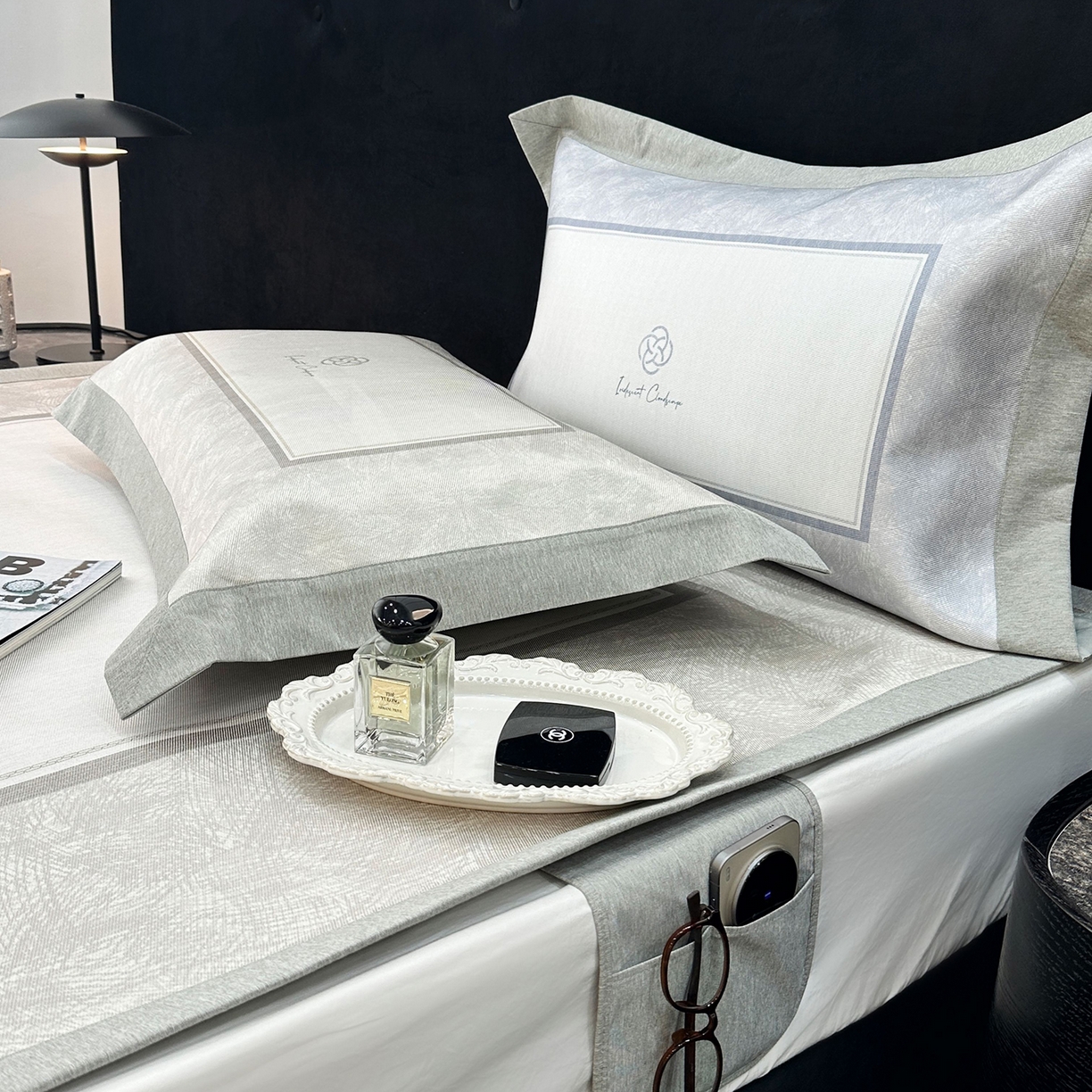 91家纺网 家纺一手货源 找家纺 JUICY 橘滋家纺 2026年夏日新款高端简约意式轻奢数码冰丝席凉席 平席款-时间拓印-浅驼