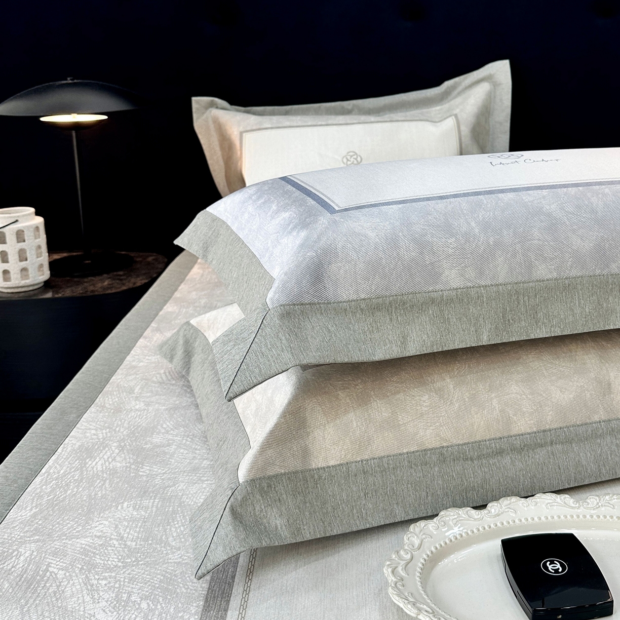 91家纺网 家纺一手货源 找家纺 JUICY 橘滋家纺 2026年夏日新款高端简约意式轻奢数码冰丝席凉席 平席款-时间拓印-浅驼