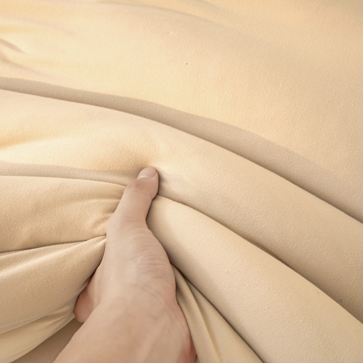 91家纺网 家纺一手货源 找家纺 织雅漫 2026新款针织棉大豆被冬被加厚春秋被被子被芯 暖咖+米白