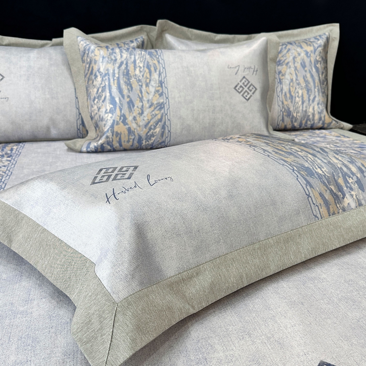 91家纺网 家纺一手货源 找家纺 JUICY 橘滋家纺 2026年夏日新款高端简约意式轻奢数码冰丝席凉席 平席款-午夜深蓝