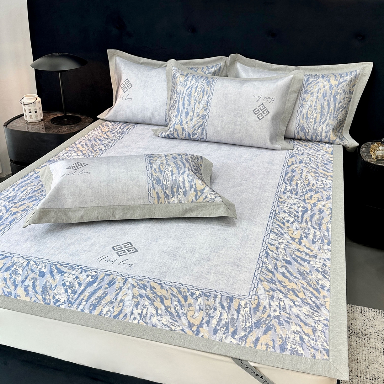 91家纺网 家纺一手货源 找家纺 JUICY 橘滋家纺 2026年夏日新款高端简约意式轻奢数码冰丝席凉席 平席款-午夜深蓝