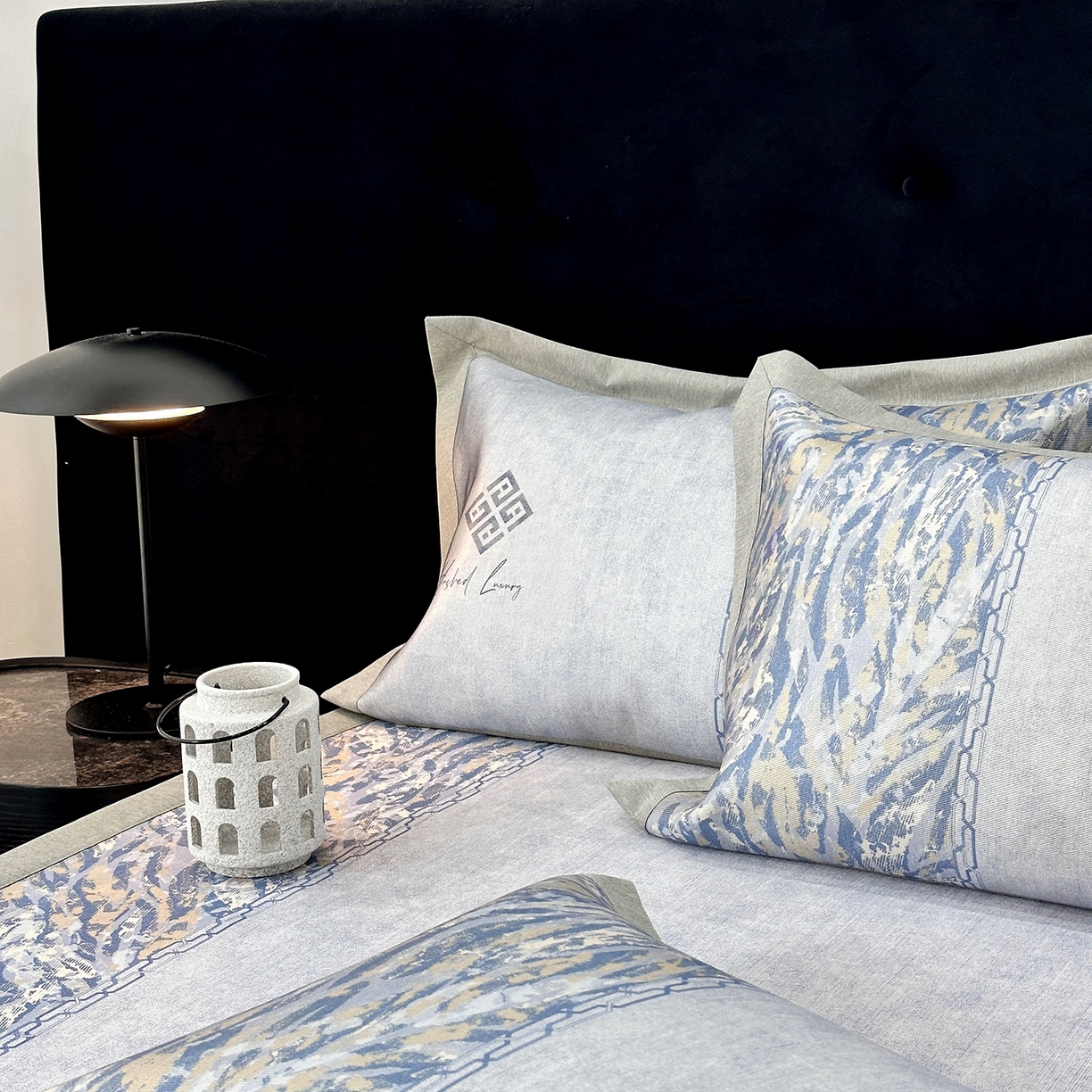 91家纺网 家纺一手货源 找家纺 JUICY 橘滋家纺 2026年夏日新款高端简约意式轻奢数码冰丝席凉席 平席款-午夜深蓝