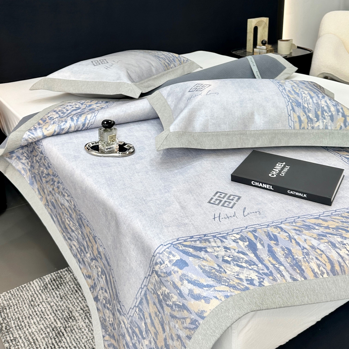 91家纺网 家纺一手货源 找家纺 JUICY 橘滋家纺 2026年夏日新款高端简约意式轻奢数码冰丝席凉席 平席款-午夜深蓝