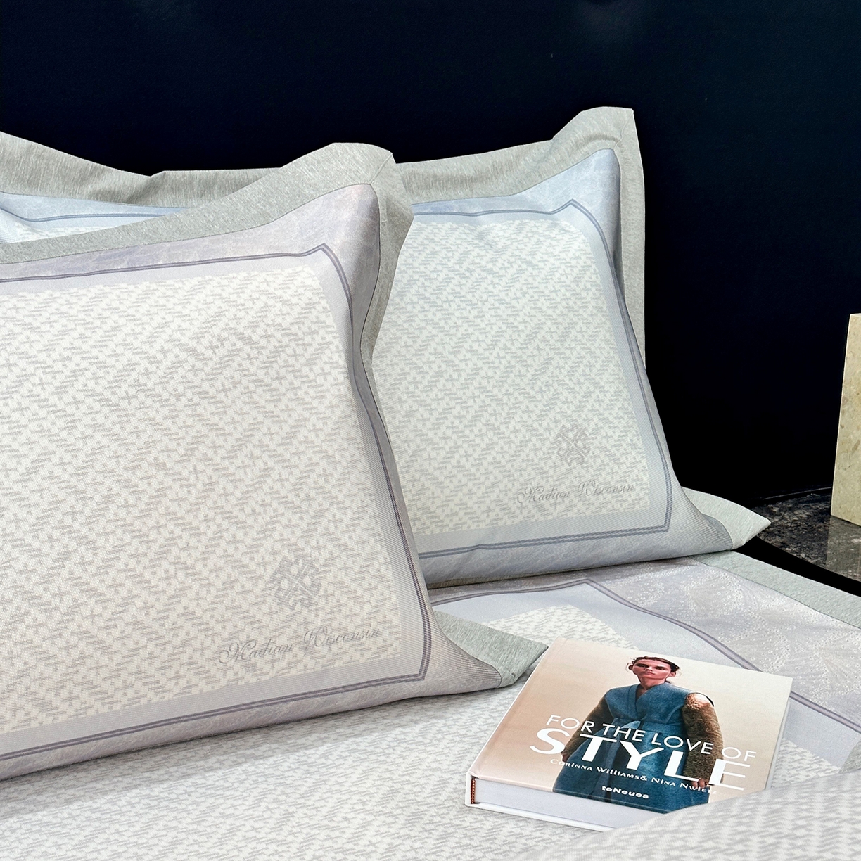 91家纺网 家纺一手货源 找家纺 JUICY 橘滋家纺 2026年夏日新款高端简约意式轻奢数码冰丝席凉席 平席款-星夜秩序-贝母紫