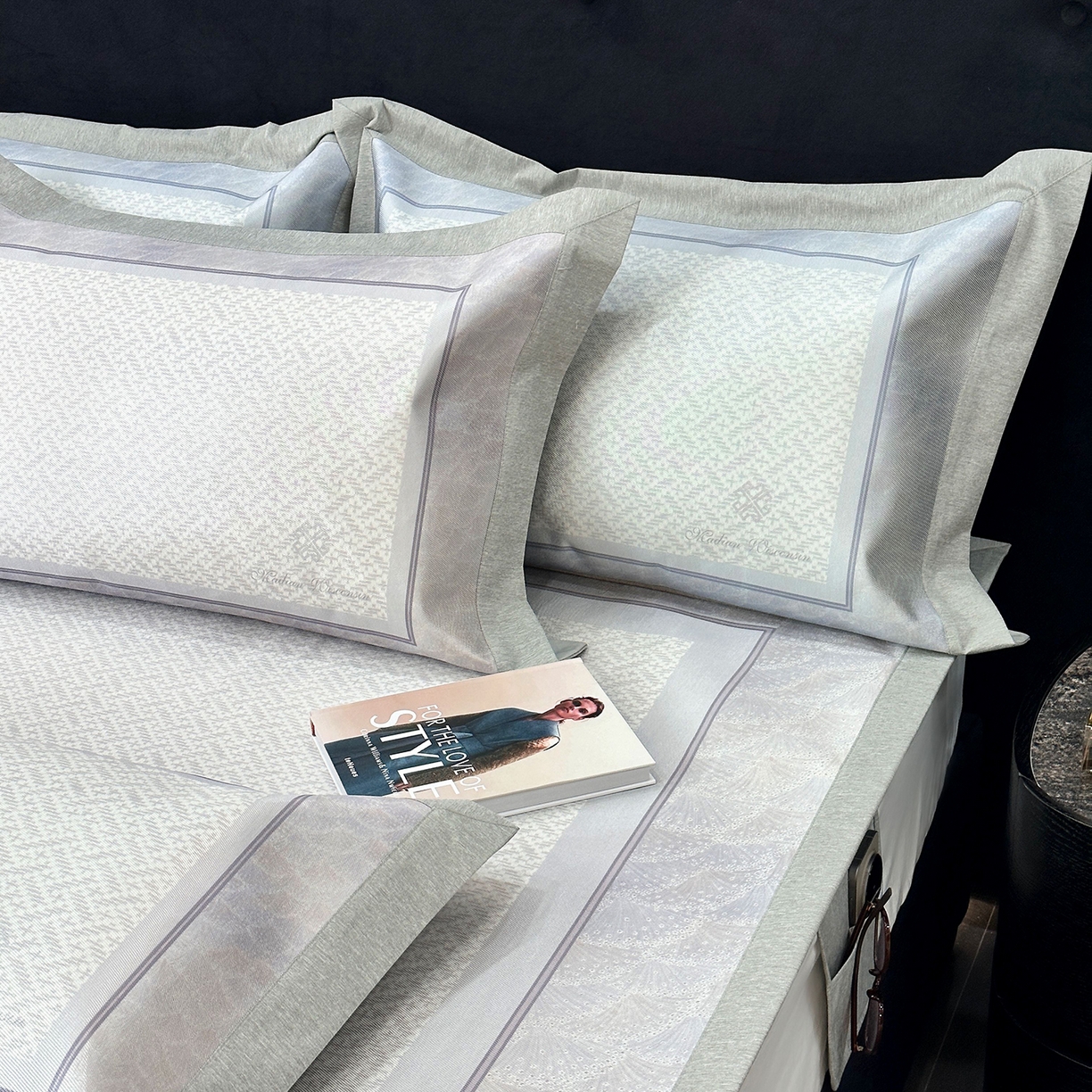 91家纺网 家纺一手货源 找家纺 JUICY 橘滋家纺 2026年夏日新款高端简约意式轻奢数码冰丝席凉席 平席款-星夜秩序-贝母紫