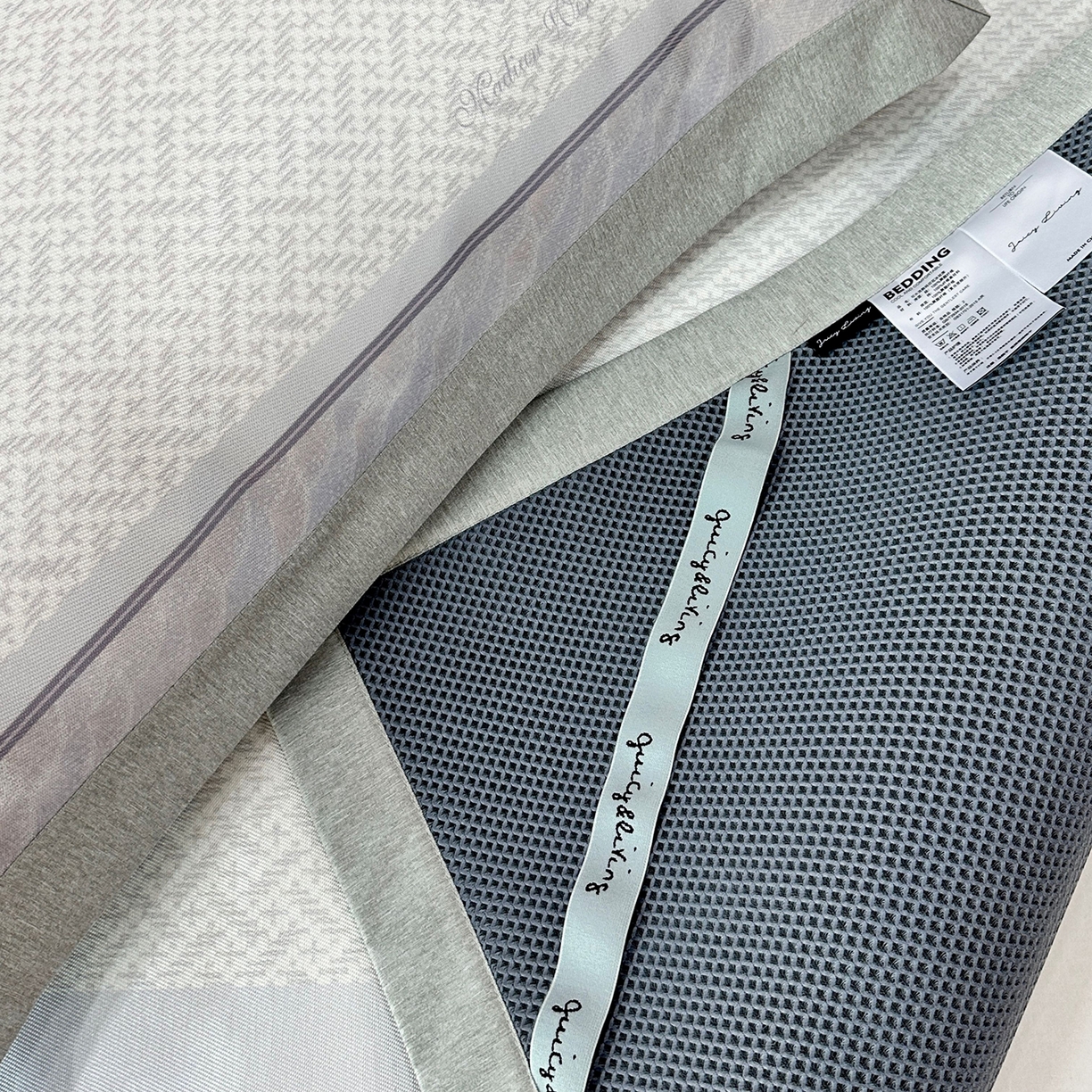 91家纺网 家纺一手货源 找家纺 JUICY 橘滋家纺 2026年夏日新款高端简约意式轻奢数码冰丝席凉席 平席款-星夜秩序-贝母紫