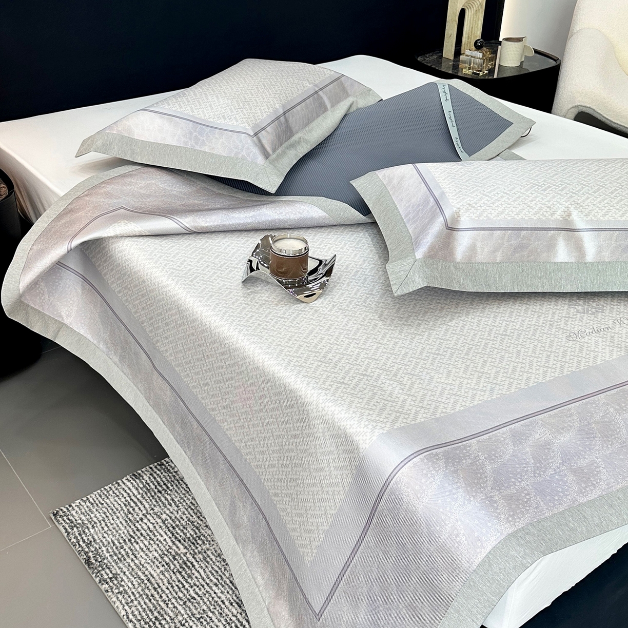 91家纺网 家纺一手货源 找家纺 JUICY 橘滋家纺 2026年夏日新款高端简约意式轻奢数码冰丝席凉席 平席款-星夜秩序-贝母紫