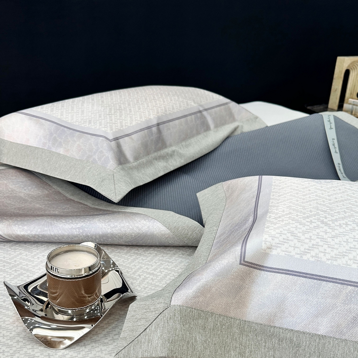 91家纺网 家纺一手货源 找家纺 JUICY 橘滋家纺 2026年夏日新款高端简约意式轻奢数码冰丝席凉席 平席款-星夜秩序-贝母紫