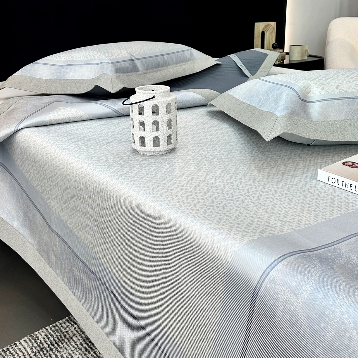 91家纺网 家纺一手货源 找家纺 JUICY 橘滋家纺 2026年夏日新款高端简约意式轻奢数码冰丝席凉席 平席款-星夜秩序-珍珠蓝