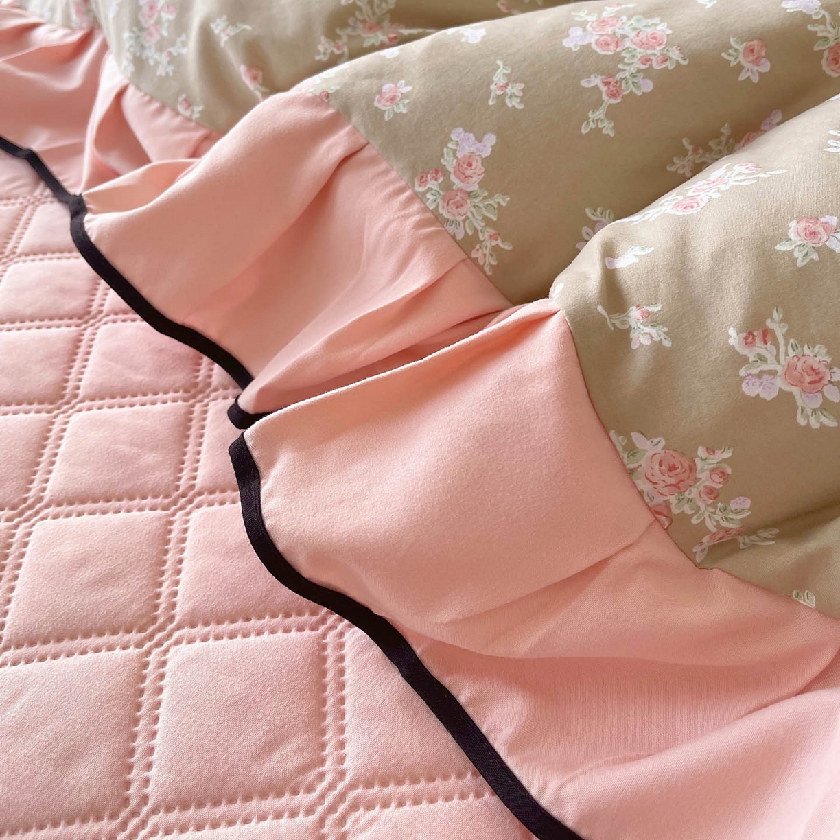 91家纺网 家纺一手货源 找家纺 慕希家纺 2026新款花边床盖四件套 花漾甜心