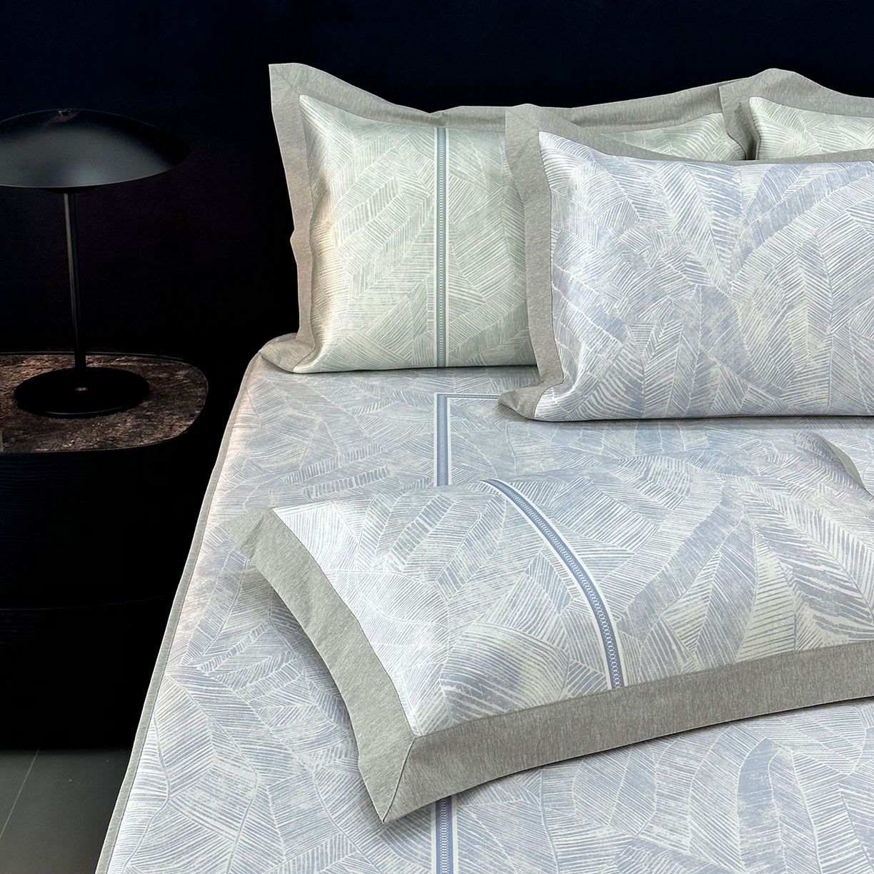 91家纺网 家纺一手货源 找家纺 JUICY 橘滋家纺 2026年夏日新款高端简约意式轻奢数码冰丝席凉席 床笠款-翡翠拓片-蓝