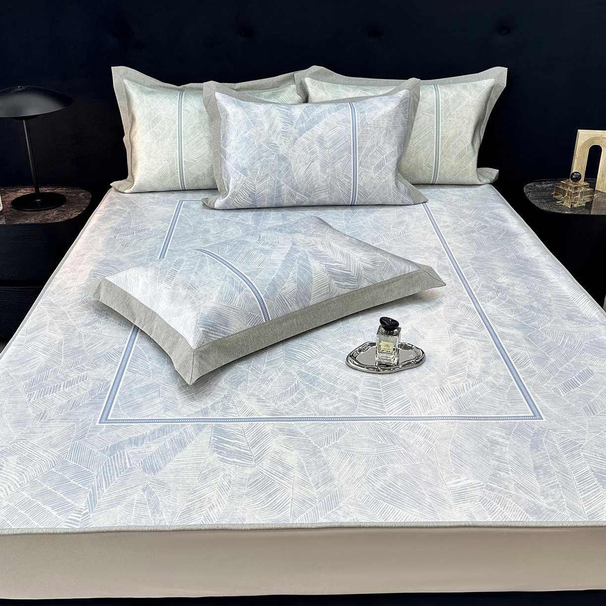 91家纺网 家纺一手货源 找家纺 JUICY 橘滋家纺 2026年夏日新款高端简约意式轻奢数码冰丝席凉席 床笠款-翡翠拓片-蓝