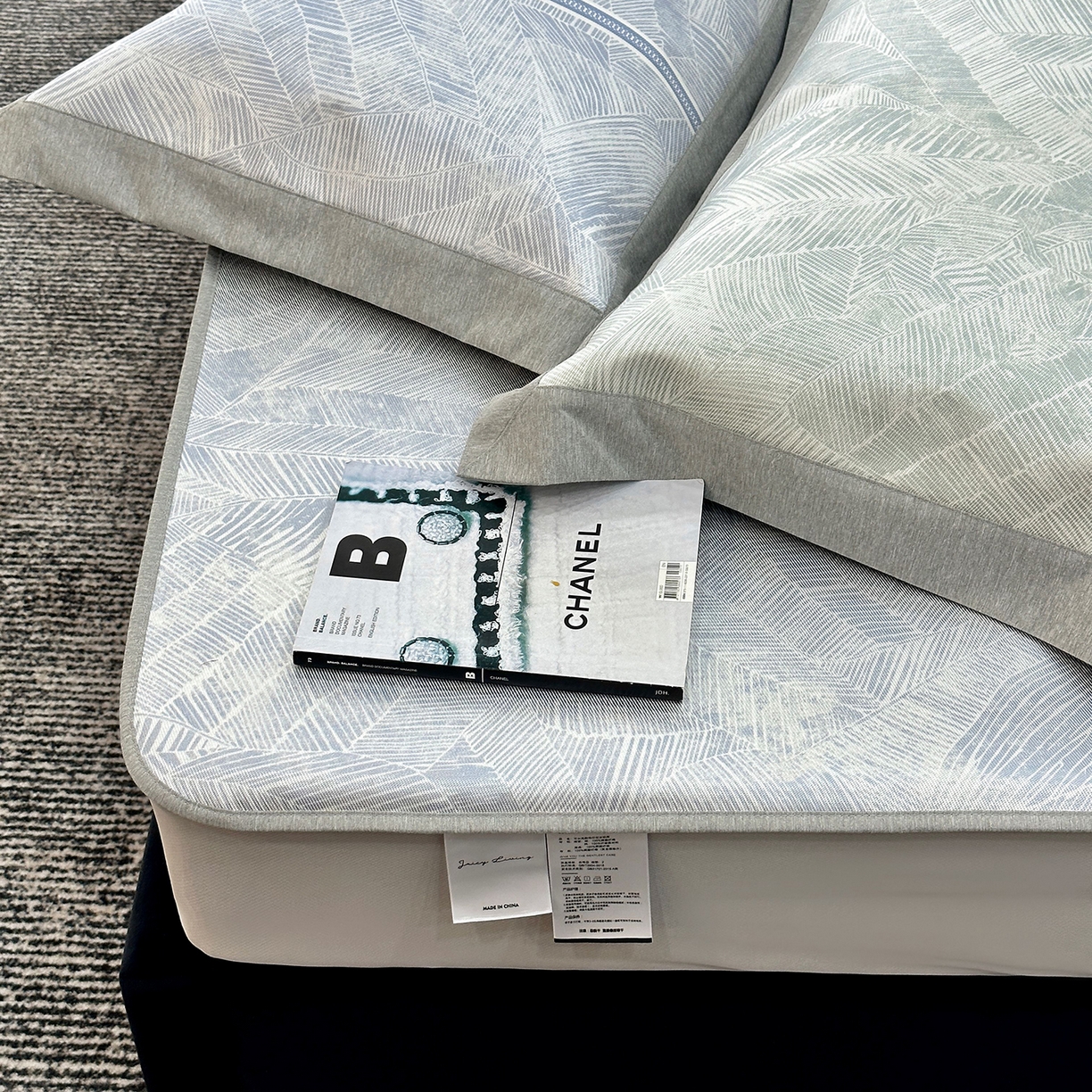 91家纺网 家纺一手货源 找家纺 JUICY 橘滋家纺 2026年夏日新款高端简约意式轻奢数码冰丝席凉席 床笠款-翡翠拓片-蓝