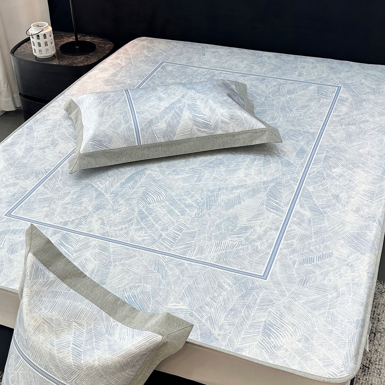 91家纺网 家纺一手货源 找家纺 JUICY 橘滋家纺 2026年夏日新款高端简约意式轻奢数码冰丝席凉席 床笠款-翡翠拓片-蓝