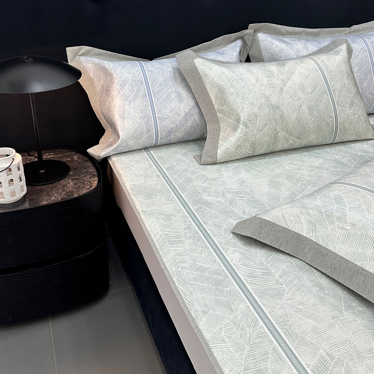 91家纺网 家纺一手货源 找家纺 JUICY 橘滋家纺 2026年夏日新款高端简约意式轻奢数码冰丝席凉席 床笠款-翡翠拓片-绿