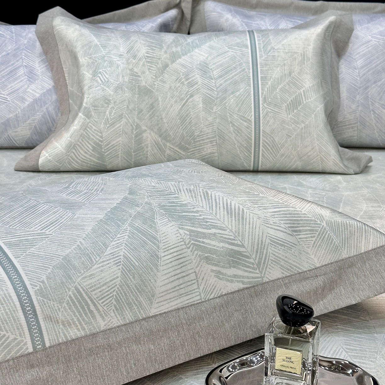 91家纺网 家纺一手货源 找家纺 JUICY 橘滋家纺 2026年夏日新款高端简约意式轻奢数码冰丝席凉席 床笠款-翡翠拓片-绿