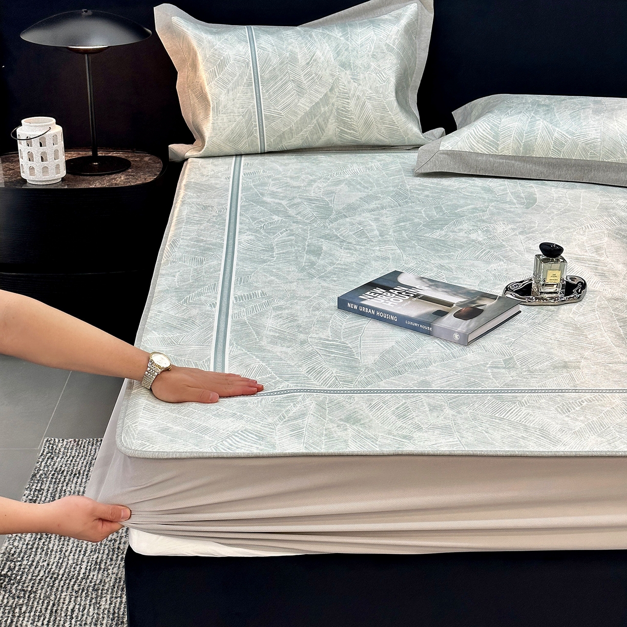 91家纺网 家纺一手货源 找家纺 JUICY 橘滋家纺 2026年夏日新款高端简约意式轻奢数码冰丝席凉席 床笠款-翡翠拓片-绿