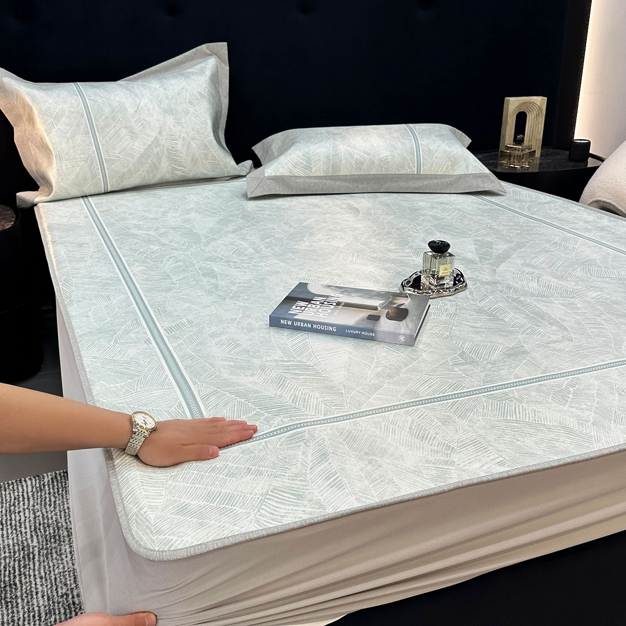 91家纺网 家纺一手货源 找家纺 JUICY 橘滋家纺 2026年夏日新款高端简约意式轻奢数码冰丝席凉席 床笠款-翡翠拓片-绿