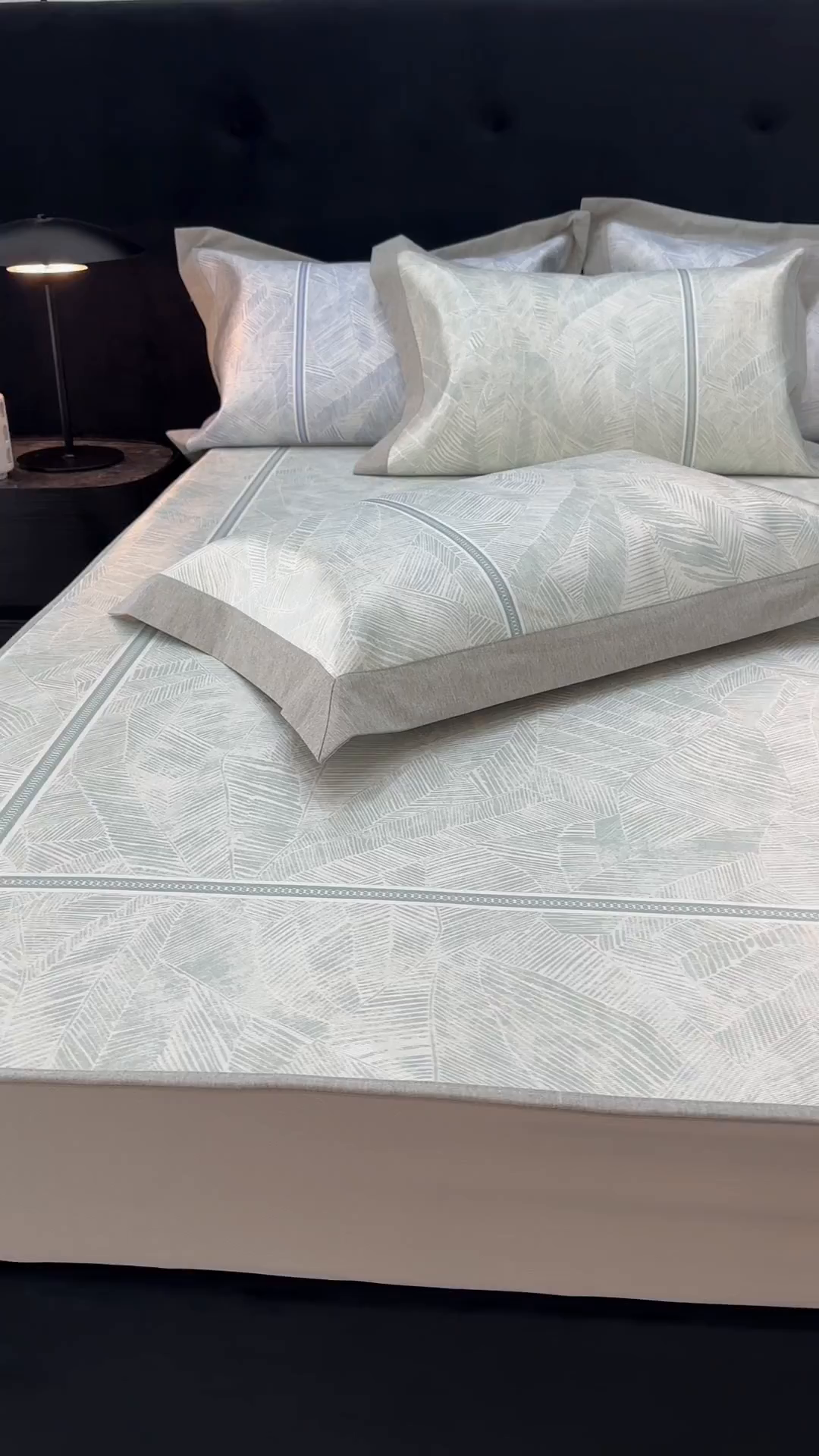 91家纺网 家纺一手货源 找家纺 JUICY 橘滋家纺 2026年夏日新款高端简约意式轻奢数码冰丝席凉席 床笠款-翡翠拓片-绿